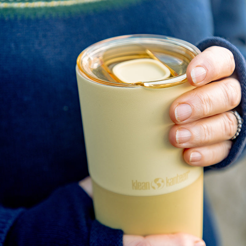 daily-on-the-go-set-f0 16oz_rise_tumbler_wax_yellow_closeup_hand_lid_square.jpg