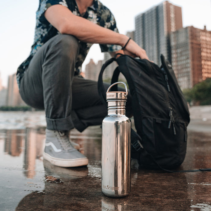 27oz-reflect-with-bamboo-cap-c5 K27SSLRF-MS-BAMBOO_reflect-bottle_city_lifestyle_ff882516-9bd8-49cf-b515-736a0a9c889f.jpg