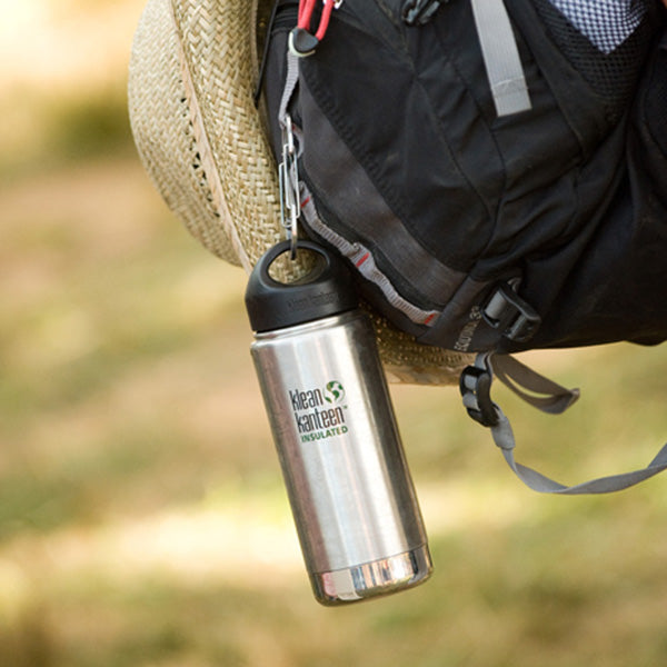 steel-s-biner-3-m4 carabiner_steel_bottle_backpack_lifestyle_dd4fef2d-f5d2-4f32-ac05-c706bd6b518e.jpg