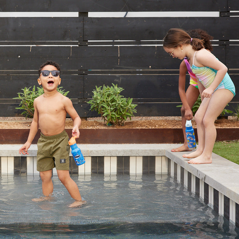 12oz-kid-s-classic-with-flip-seal-sport-cap-p7 kid_sport_flip_seal_12oz_boy_pool_square.jpg