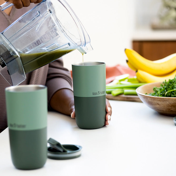 smoothie-set-i3 smoothie_kit_rise_tumbler_smoothie_pour.jpg