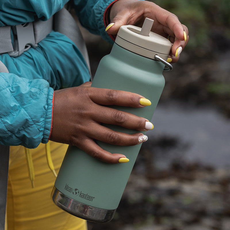 32oz-tkwide-made-to-do-more-bundle-i0 tkwide_32oz_insulated_bottle_twist_closeup_seapsray_hand_square.jpg