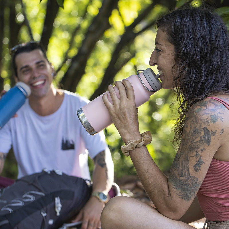 32oz-tkwide-with-twist-cap-m9 tkwide_32oz_insulated_bottle_twist_costarica_couple_drink_square.jpg